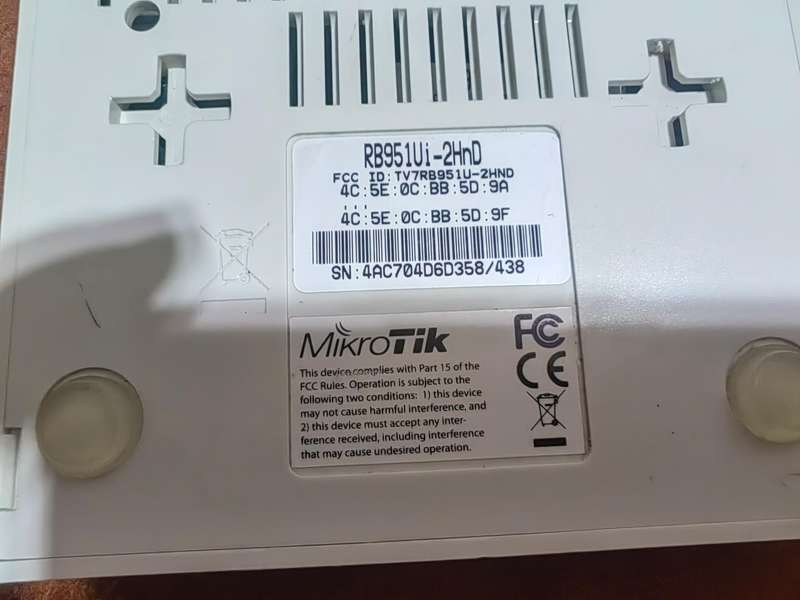 MikroTik  routerboard RB951Ui-2HnD network switch