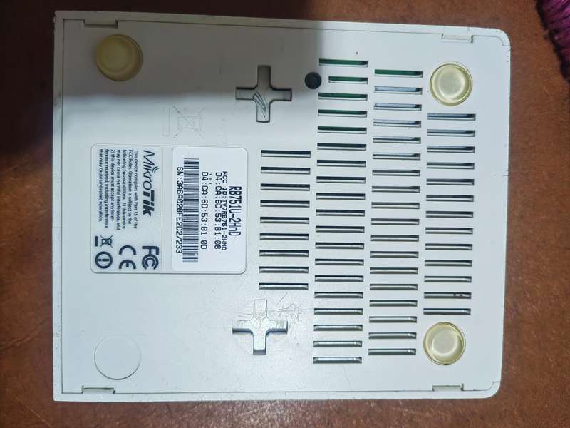 MikroTik  routerboard RB751Ui-2HnD network switch