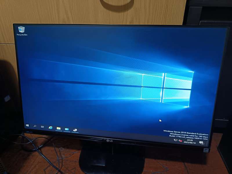 HP Proliant ML310e Gen 8 SERVER
