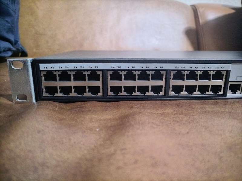 HP 1910-24 PoE  - JG539A- network switch