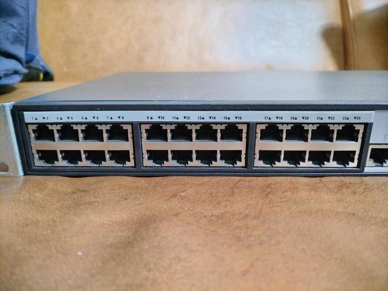 HP 1910-24 PoE  - JG539A- network switch