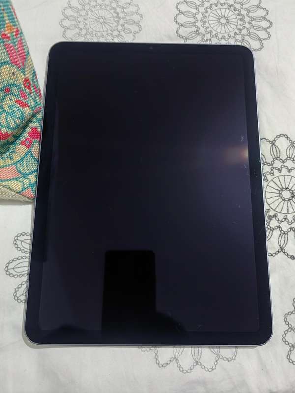 IPad Air 5th gen A2588 256GB