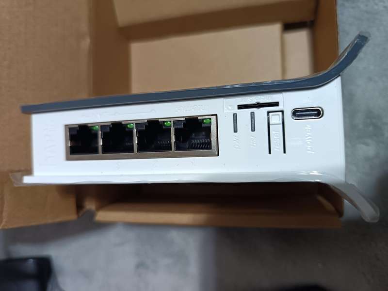 MikroTik  hAP ax lite LTE6