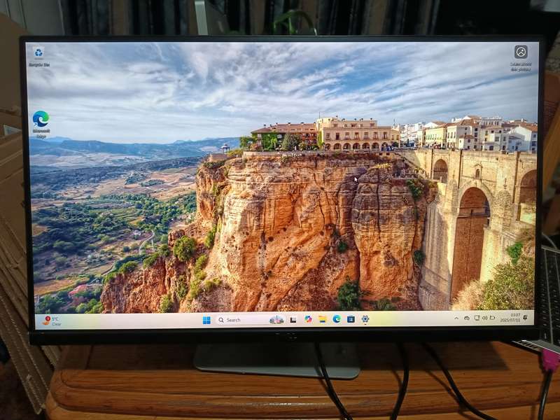Dell UltraSharp U2715H 27-Inch Screen LED-Lit Monitor - Resolution 2560 X 1440