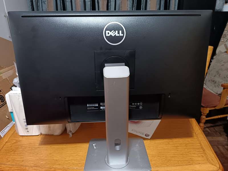 Dell UltraSharp U2715H 27-Inch Screen LED-Lit Monitor - Resolution 2560 X 1440