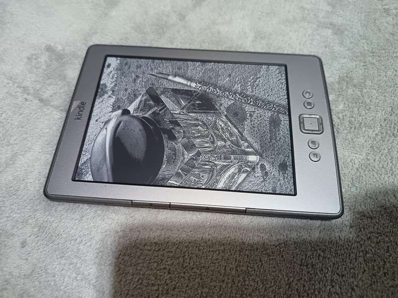 AMAZON KINDLE  D01100 4th gen 2GB STORAGE
