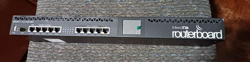 MikroTik RB2011UiAS-RM Routerboard Rackmount 5xLAN 5xGbit LAN 1xSFP -  network switch