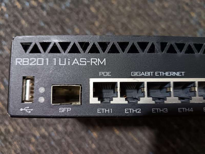 MikroTik RB2011UiAS-RM Routerboard Rackmount 5xLAN 5xGbit LAN 1xSFP -  network switch