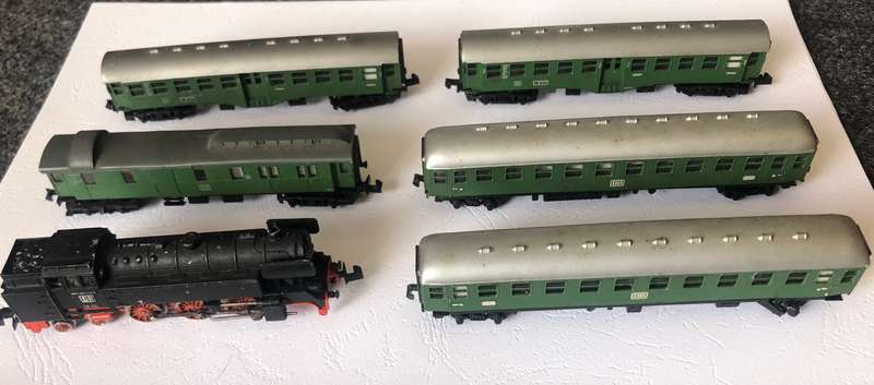 Arnold Rapido n-gauge train and rolling stock