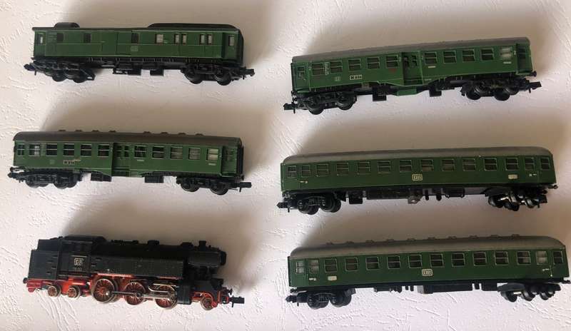Arnold Rapido n-gauge train and rolling stock