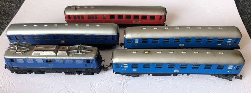 Arnold Rapido n-gauge loco and rolling stock