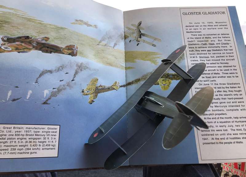 Pop-up books. Planes of the Aces, Space Shuttle, The story of Flight, Navigation