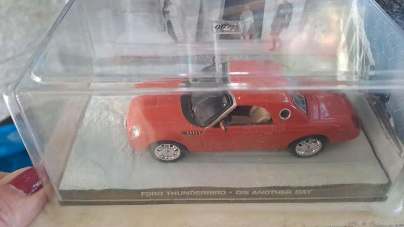 James Bond 007 Ford Thunderbird: Die Another Day Diecast Model 1:43
