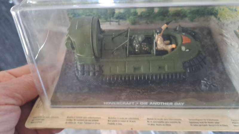 JAMES BOND HOVERCRAFT DIE ANOTHER DAY 1/43RD SCALE PACKAGED