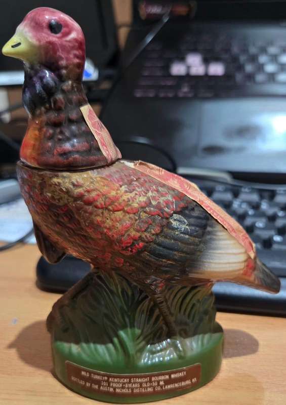 Vintage Austin Nichols Wild Turkey 101 Kentucky Bourbon Decantor Limited Edition