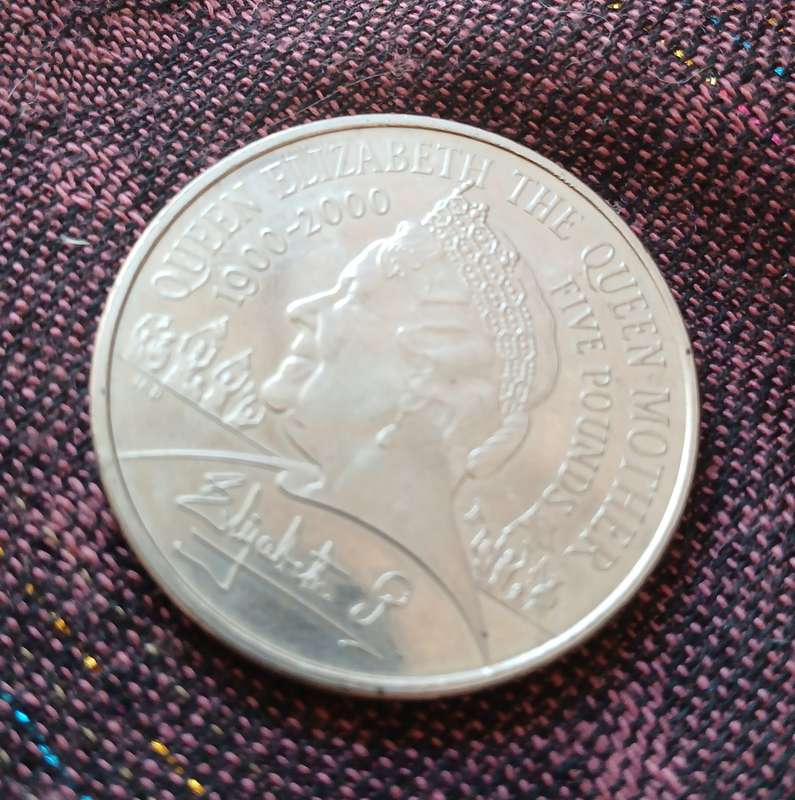 2000 Great Britain £5 Coin  100th Anniversary of Queen Elizabeth The Queen Mother