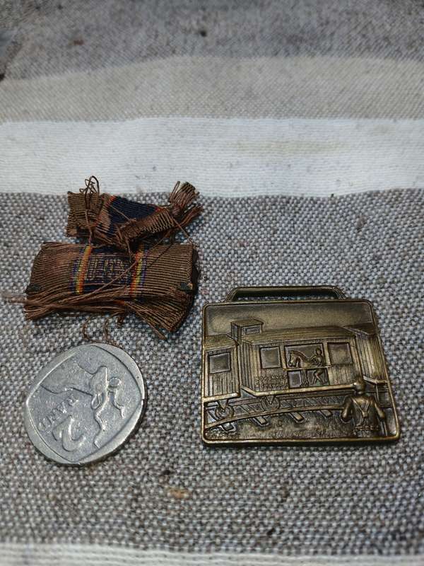 American Legion 40/8 Medal  40 Hommes 8 Chevaux WWI Era Horse Men Collectible