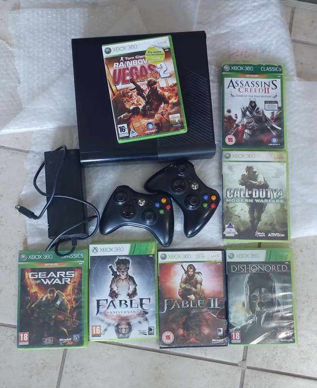XBOX 360 + 2 CONTROLLERS + 7 GAMES- GOOD CONDITION
