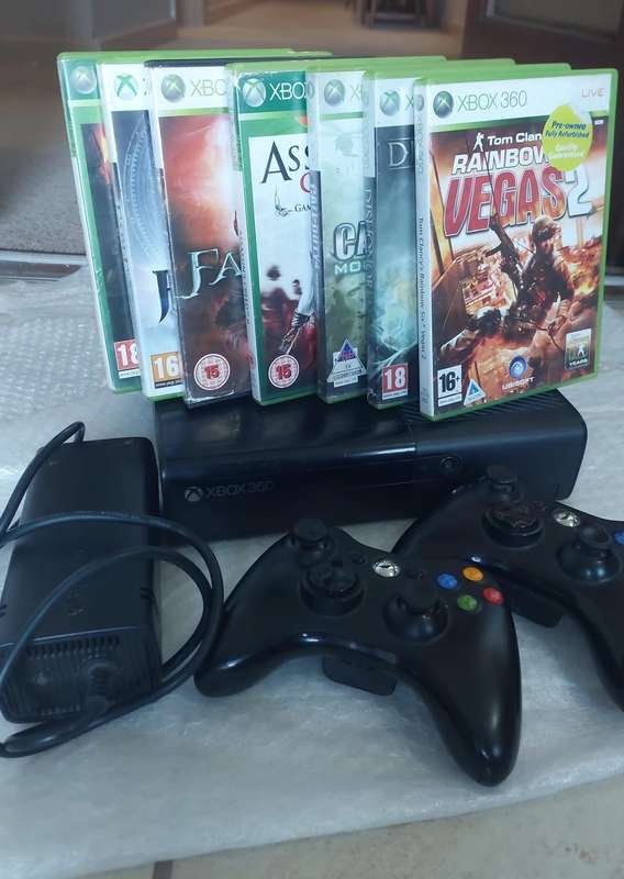 XBOX 360 + 2 CONTROLLERS + 7 GAMES- GOOD CONDITION