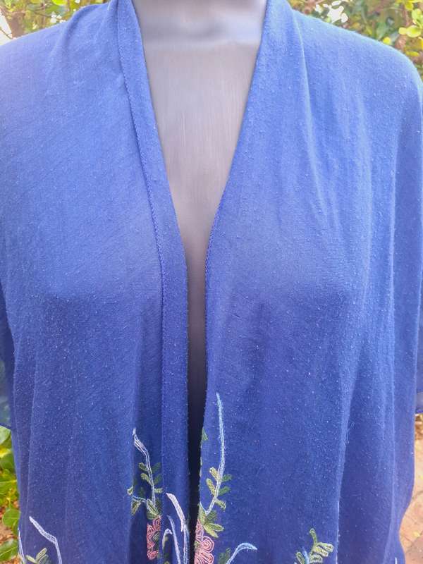 Sheer kimono with floral embroidery