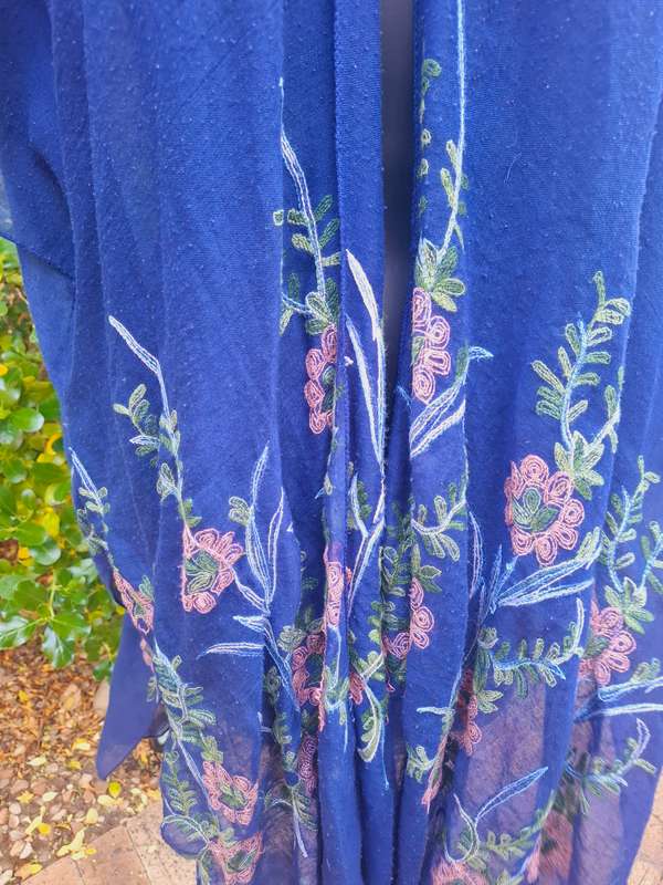Sheer kimono with floral embroidery