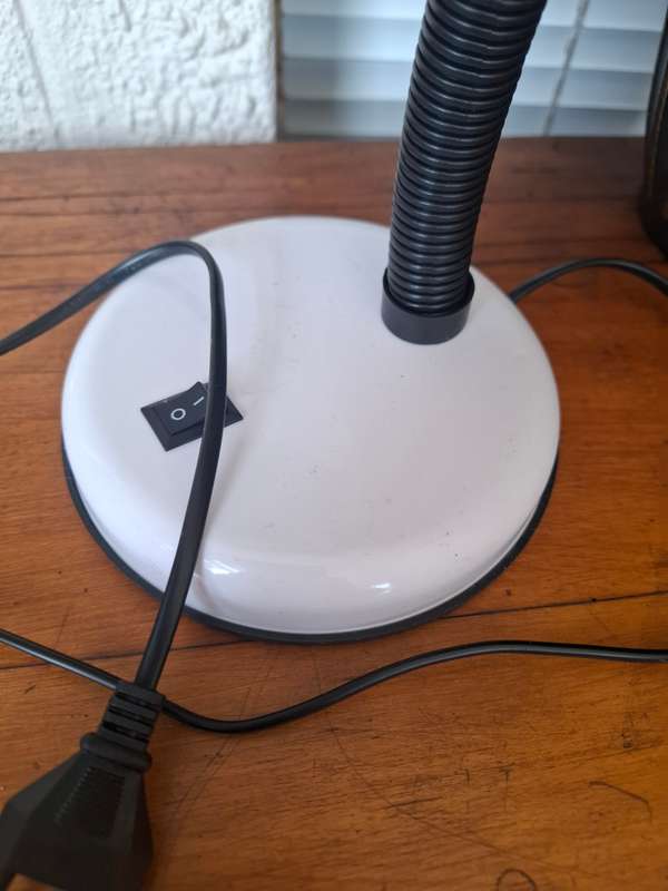 Adjustable bed side table lamp