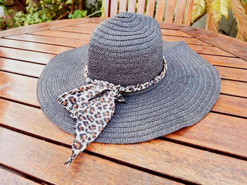 Floppy sun hat