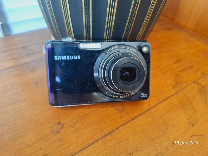 Samsung PL150 digital camera