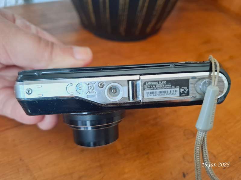 Samsung PL150 digital camera