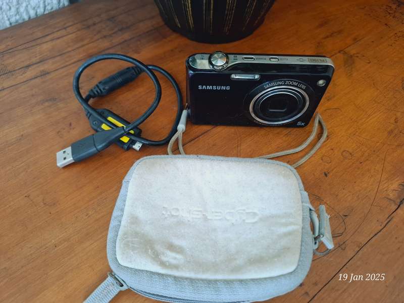 Samsung PL150 digital camera