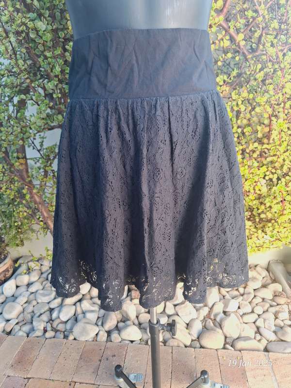 Lace skirt - L