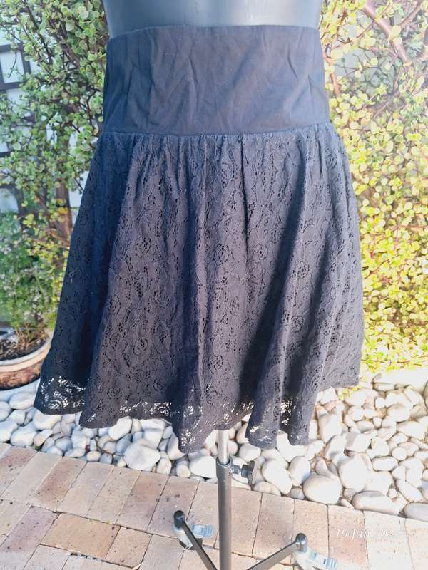 Lace skirt - L