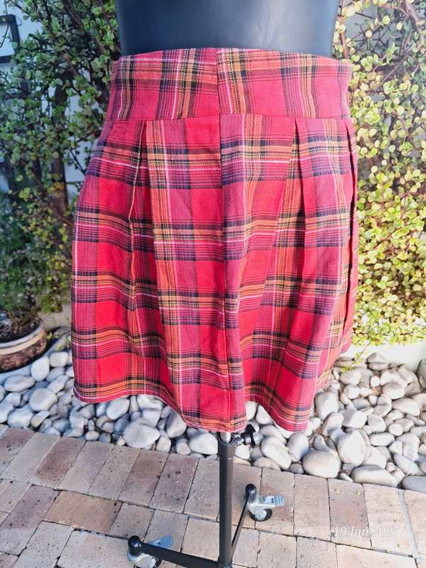 Misguided high waist tartan mini skirt with buckle detail - UK14