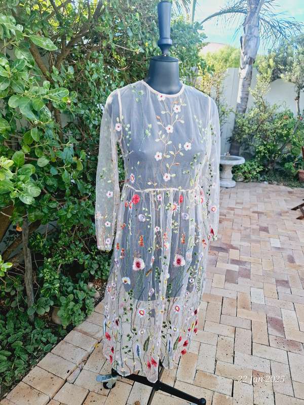 Unique embroidered mesh dress - S