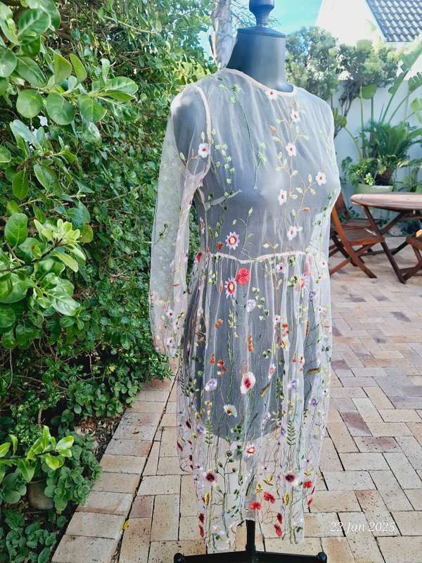 Unique embroidered mesh dress - S