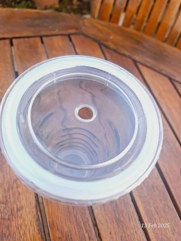 Skull drink glass with twist lid and 2 x straws