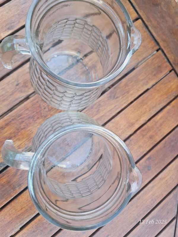 2 x 2LT Glass pitchers