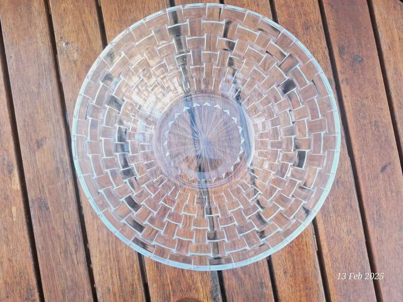 Glass decorative bowl