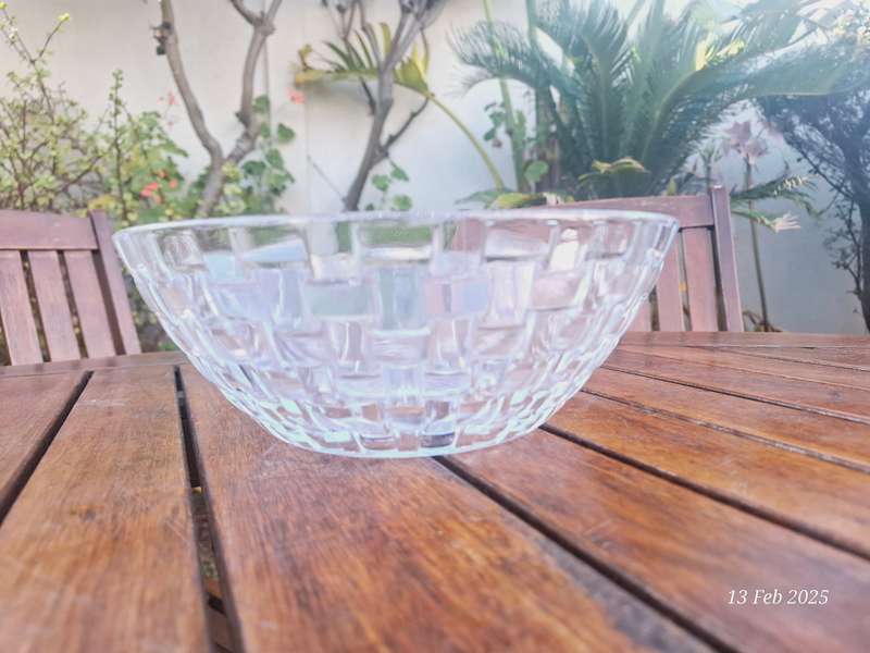 Glass decorative bowl