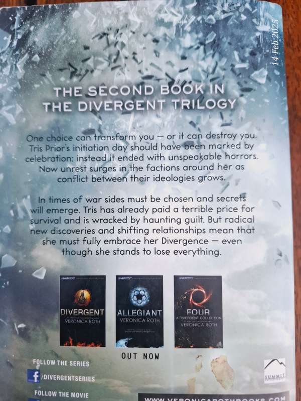 Divergent / Insurgent / Allegiant book set by Veronica Roth