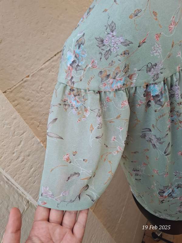 Vintage floral mint green top - L