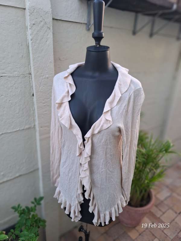 FADE light weight cardigan - M