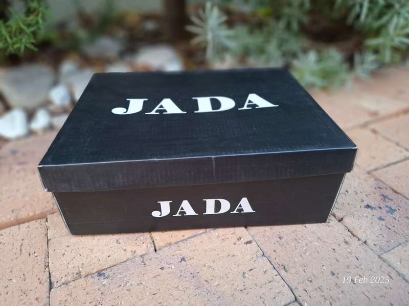 JADA black velvet platforms with ankle straps - Size 5