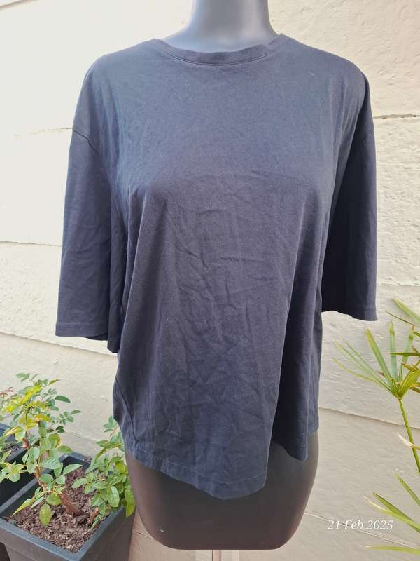 Foschini black tshirt - L