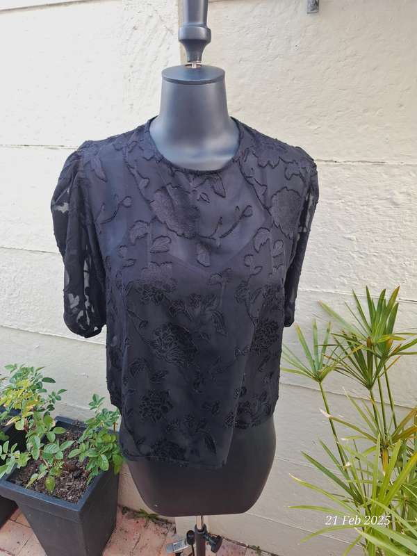 Black lace top - 10/34