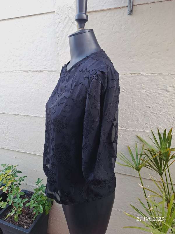 Black lace top - 10/34