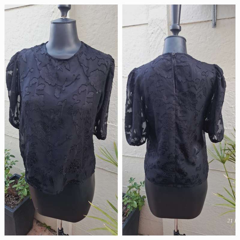 Black lace top - 10/34
