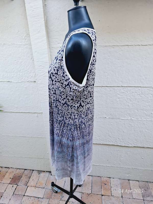 NEW Sleeveless print dress - XXL