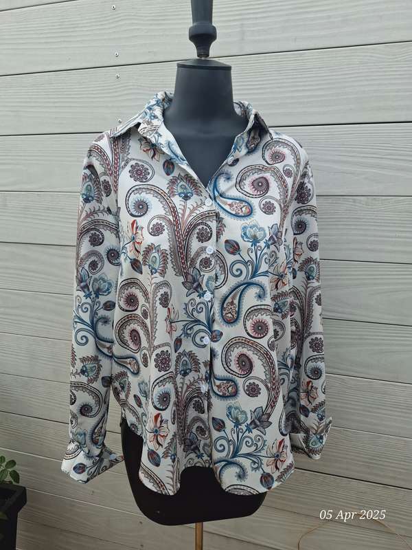 New floral longsleeve high-low button shirt - Size XXL