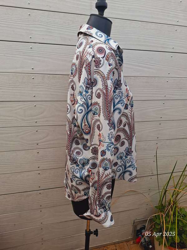 New floral longsleeve high-low button shirt - Size XXL